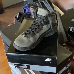 Retro 10 Dark Shadows